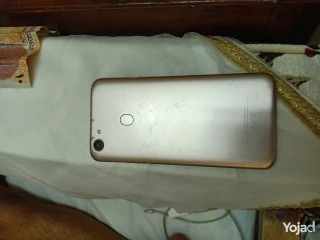 هاتف oppo f5 للبيع مش مفتوح قبل كده خالص ومعاه الكرتونه