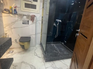 شقه فى المربع الذهبى عند نادى الصيد