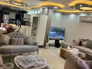 شقة لقطة بالسيوف الترام