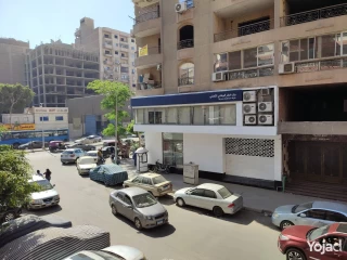 4 محلات و شقة دور أرضي بمنطقة أغاخان شبرا