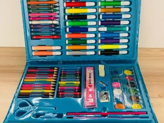 المدارس قربت خلاص وأولادنا بيحتاجوا ادوات كتير منها الألوان