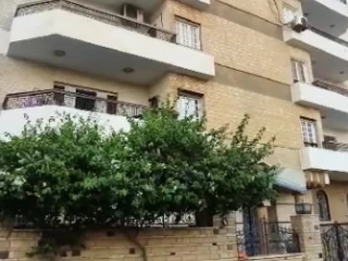 شقه للبيع مساحه ٢٥٠ متر الحى السابع امام نادى ٦ أكتوبر