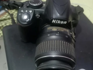 كاميرا نيكون D3100