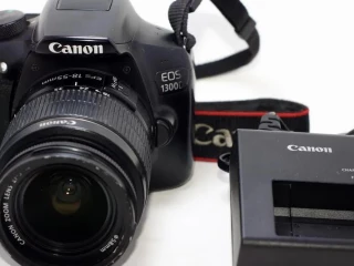كاميرا Canon 1300d مع عدسة الوكالة 18-55 الاصدار الثالث الكاميرا كسر زيرو