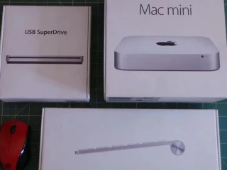 للبيع الجهاز والكي بورد واليو أس بي دريڤ والماوس Mac mini 2014 i5